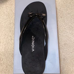 VIONIC Bella II patent black toe post sandal women’s 8 new in box